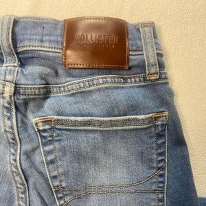 Hollister Men's Light Wash Slim Jeans with Leather Patch